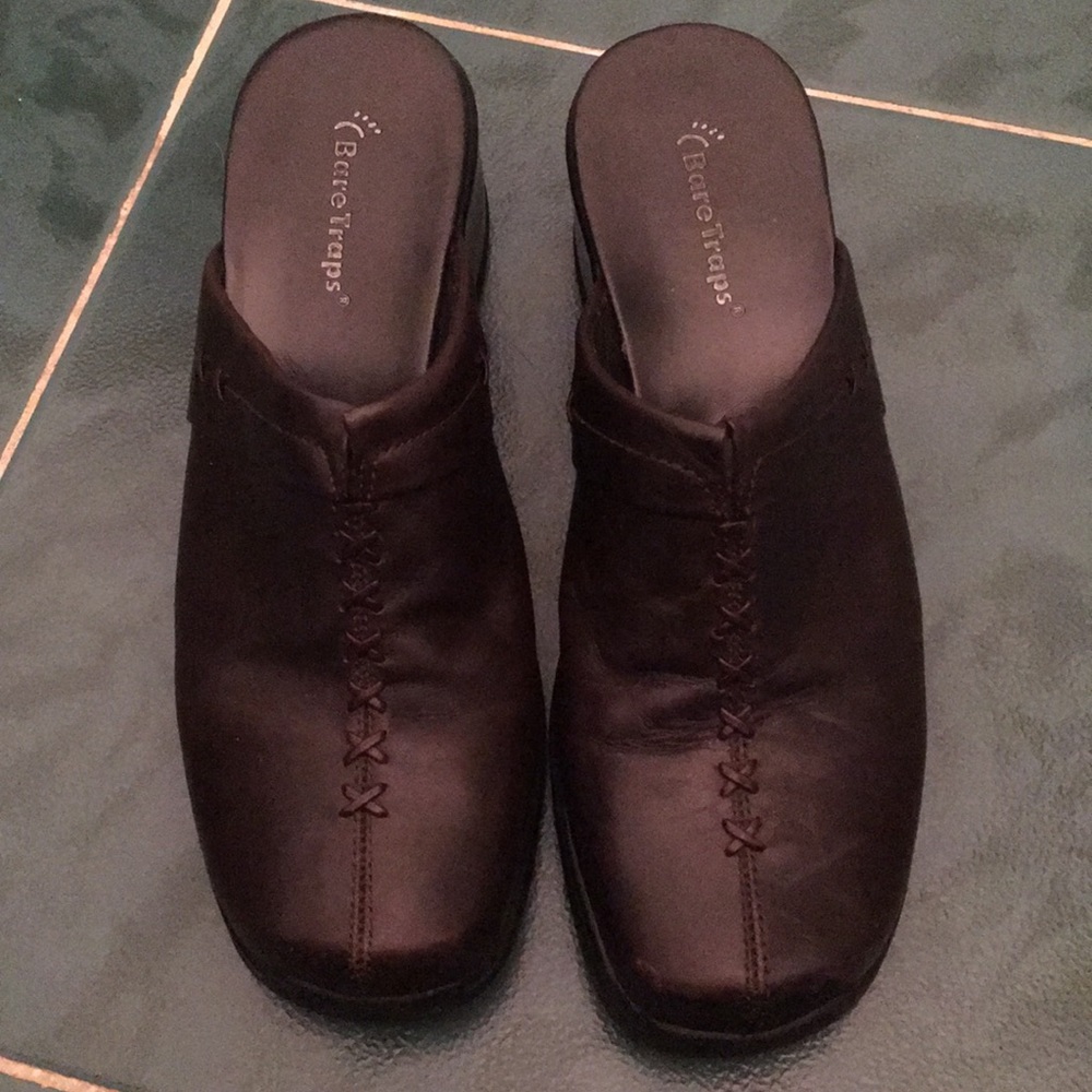 Like New Bear Traps clogs